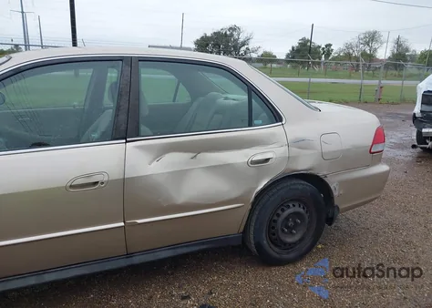 2001 Honda Accord 2.3 Lx из США, поврежденный, VIN 1HGCG56451A110667